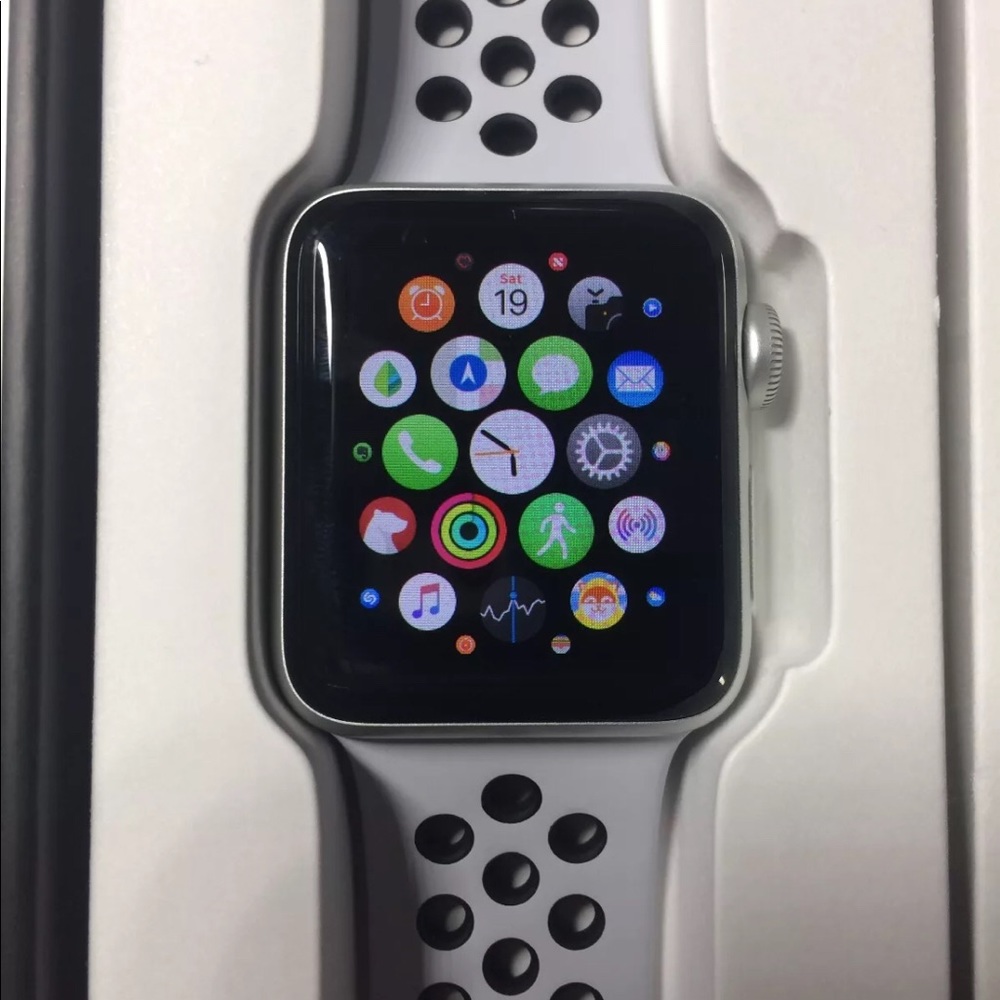 Apple Watch Series 3 Nike+ 38mm GPS ONLY - Picture 6 of 8